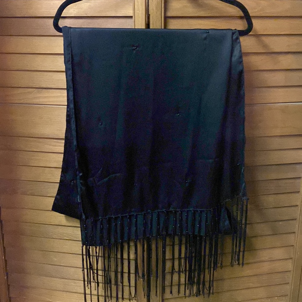 Silky long beaded black shawl - Picture 2 of 4